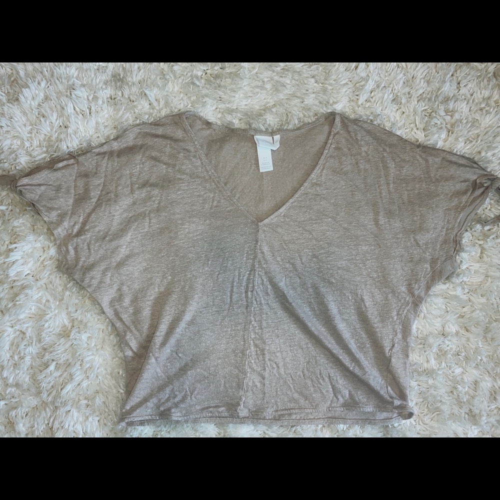 tan flowy v-neck top!!🧸🎀⁣